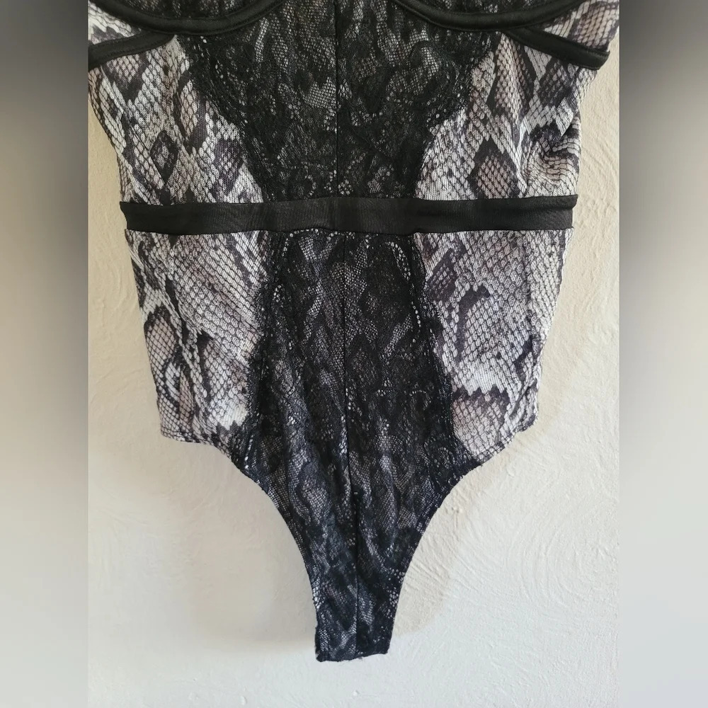 AFRM Black and Snakeskin print‎ Bodysuit, Size Medium - Picture 5 of 6